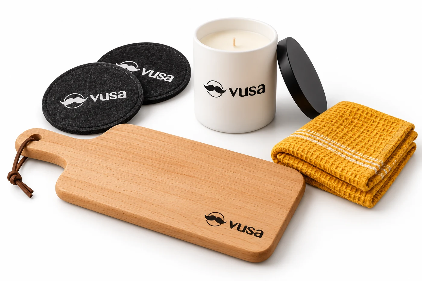 Gadżety do domu i kuchni z logo VUSA bez sloganu — wizualizacja produktów
